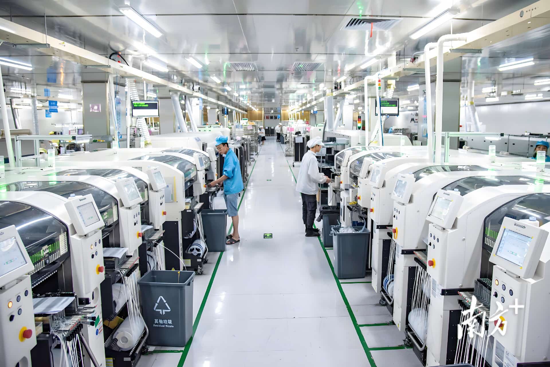 SMT无尘车间2.jpg
